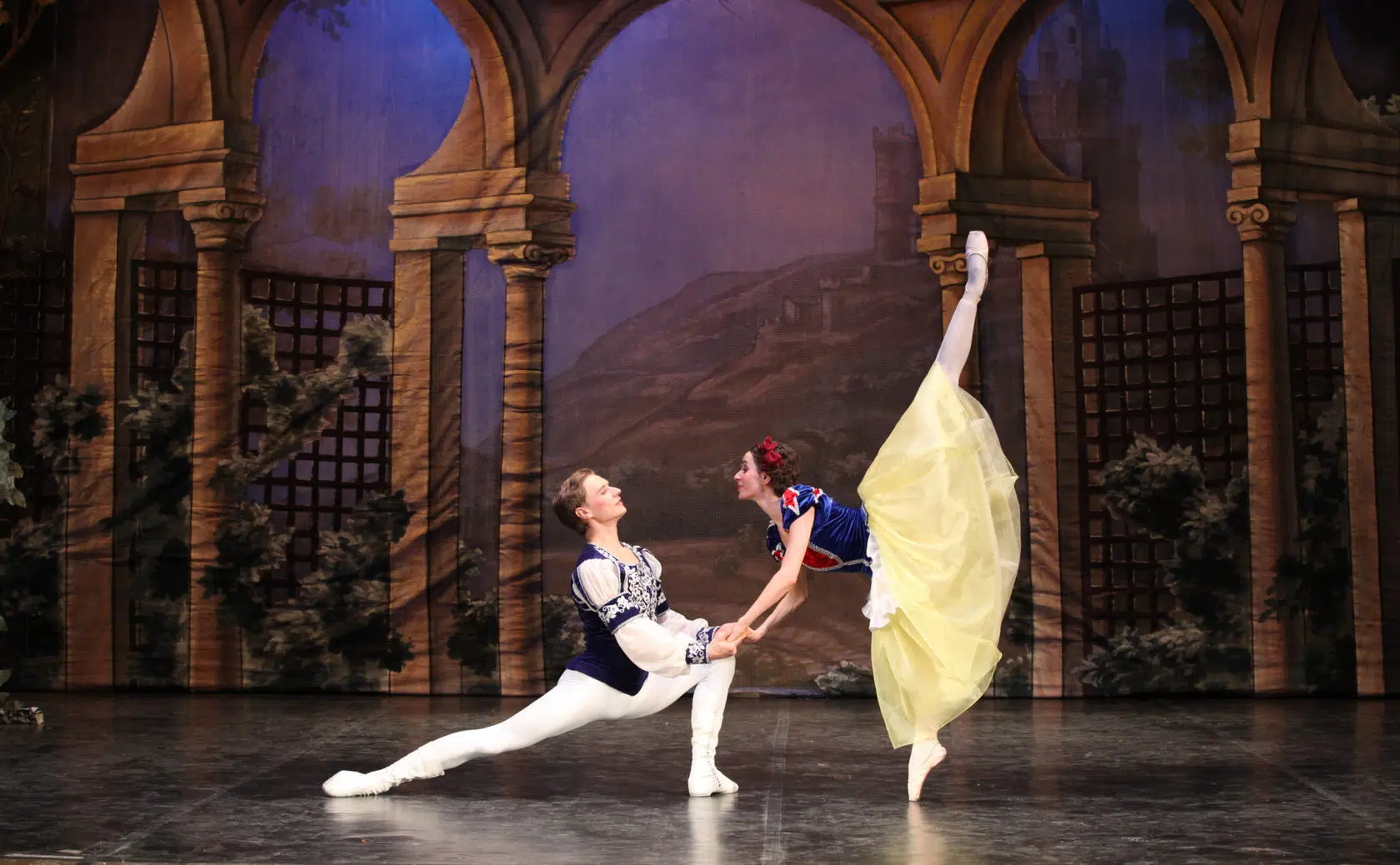 Балет «Белоснежка и семь гномов» на сцене Октябрьского дворца